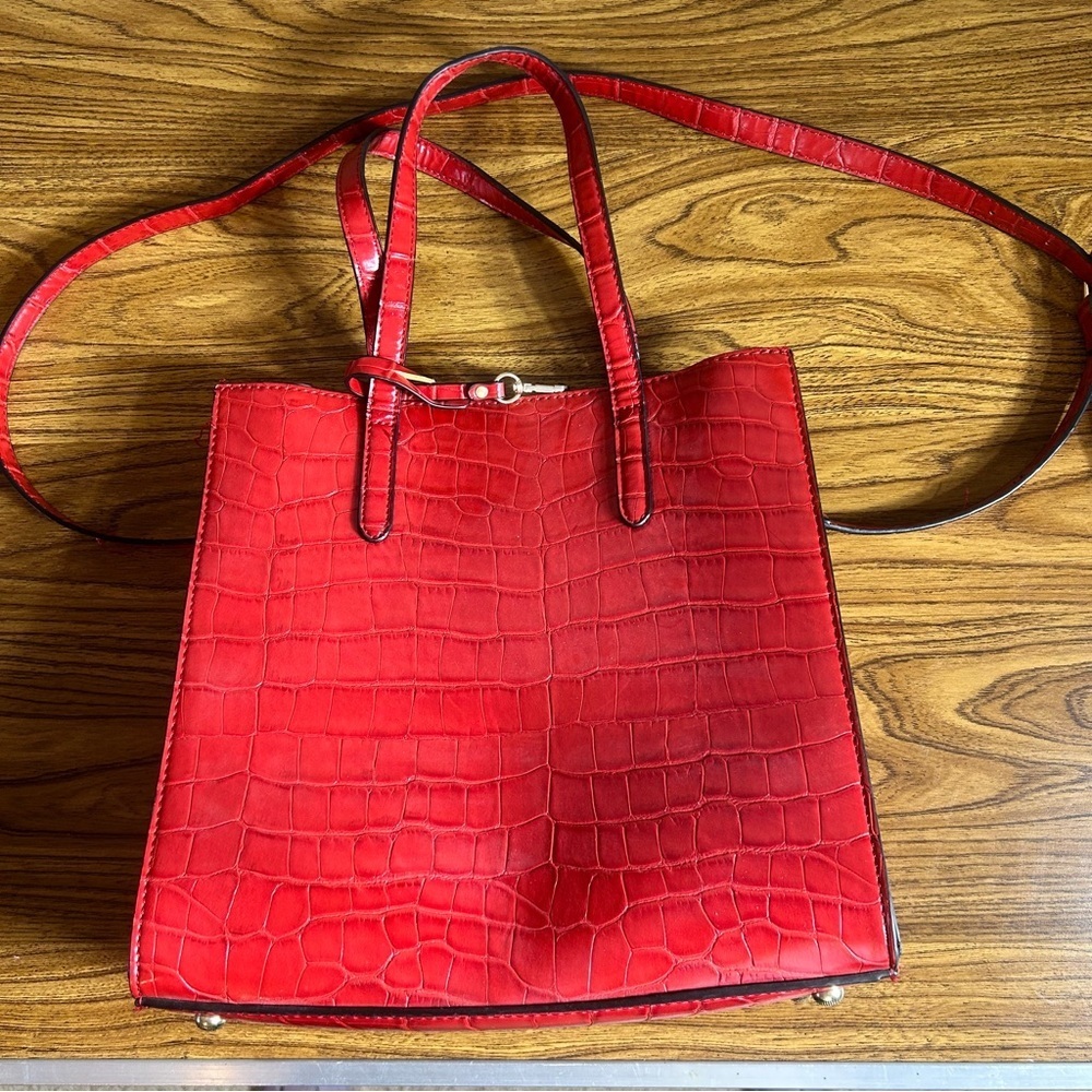 Vibrant Red Crocodile Embossed Shoulder Bag Adjustable Strap Zip Closure